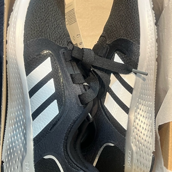 Adidas sneakers--BRAND NEW - Picture 4 of 6